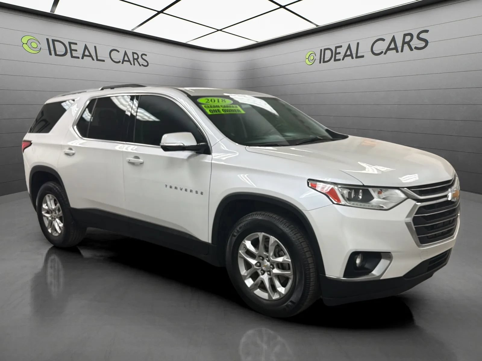 Used 2018 Chevrolet Traverse LT FWD image 3