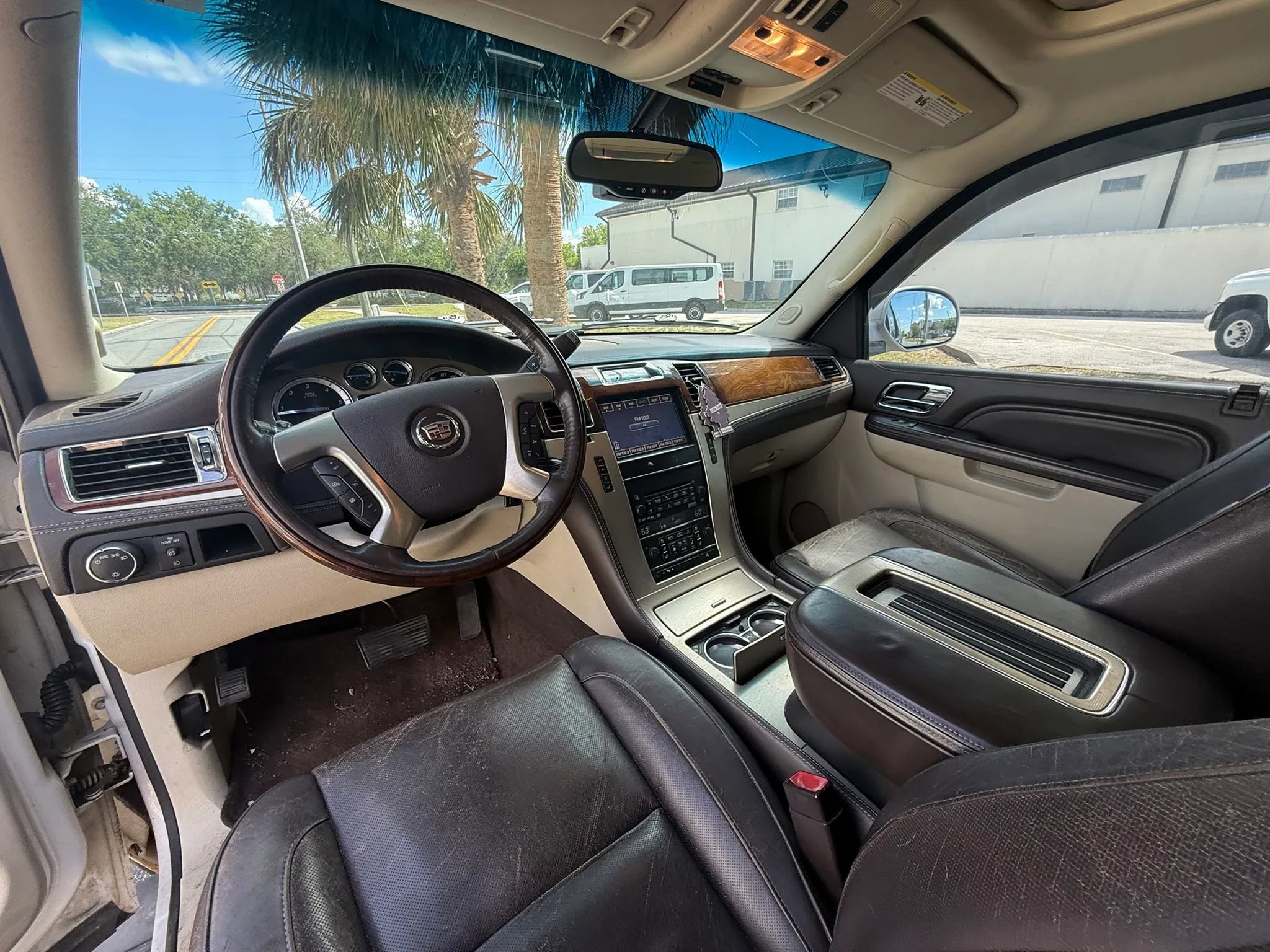 Used 2012 Cadillac Escalade Platinum AWD/4WD image 11