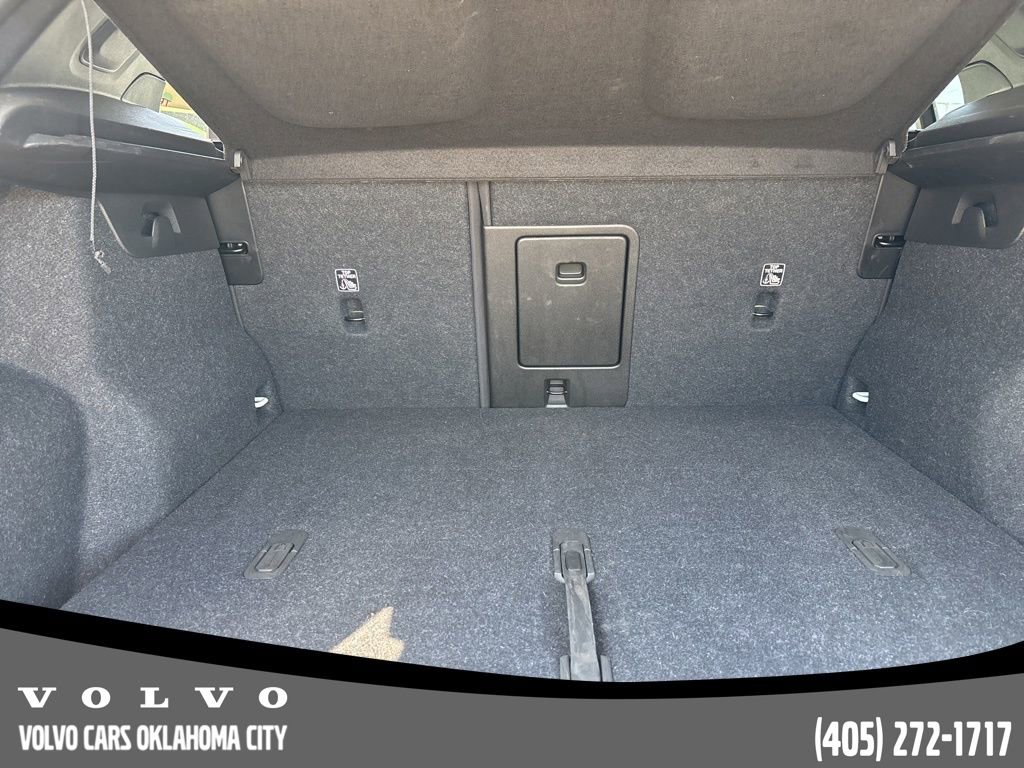 Used 2025 Volvo XC40 B5 Plus image 15