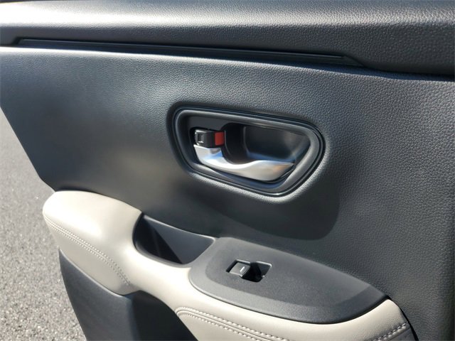 Certified 2025 Honda HR-V LX image 30