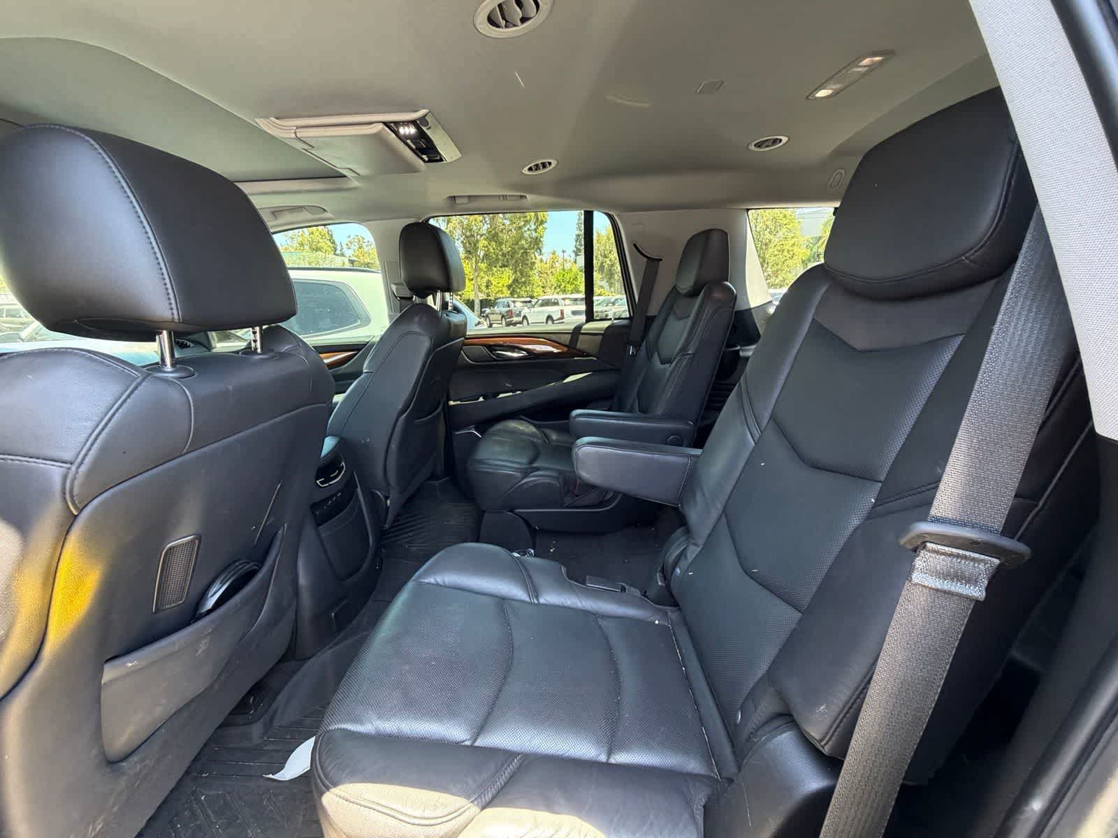 Used 2020 Cadillac Escalade Premium Luxury AWD/4WD image 6