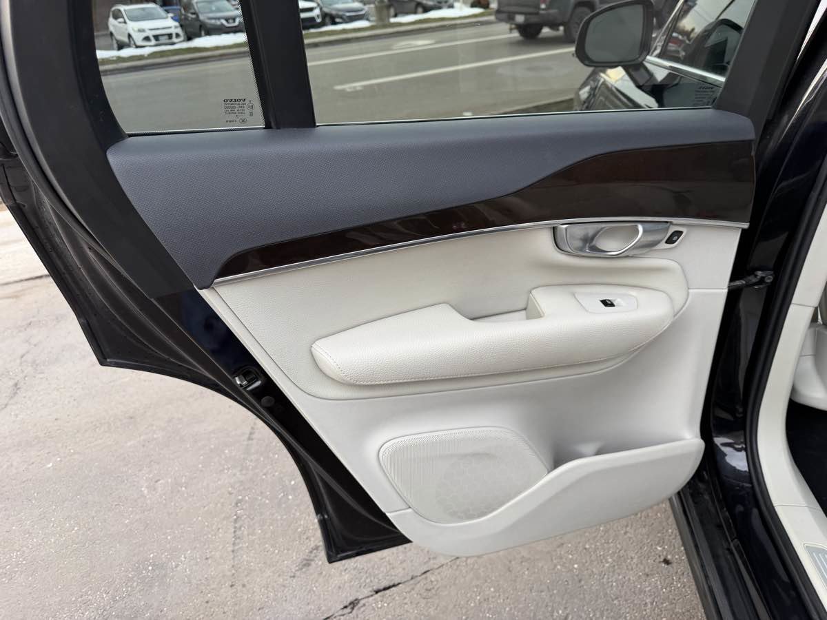 Used 2019 Volvo XC90 T5 Momentum w/ Protection Package Premier image 14