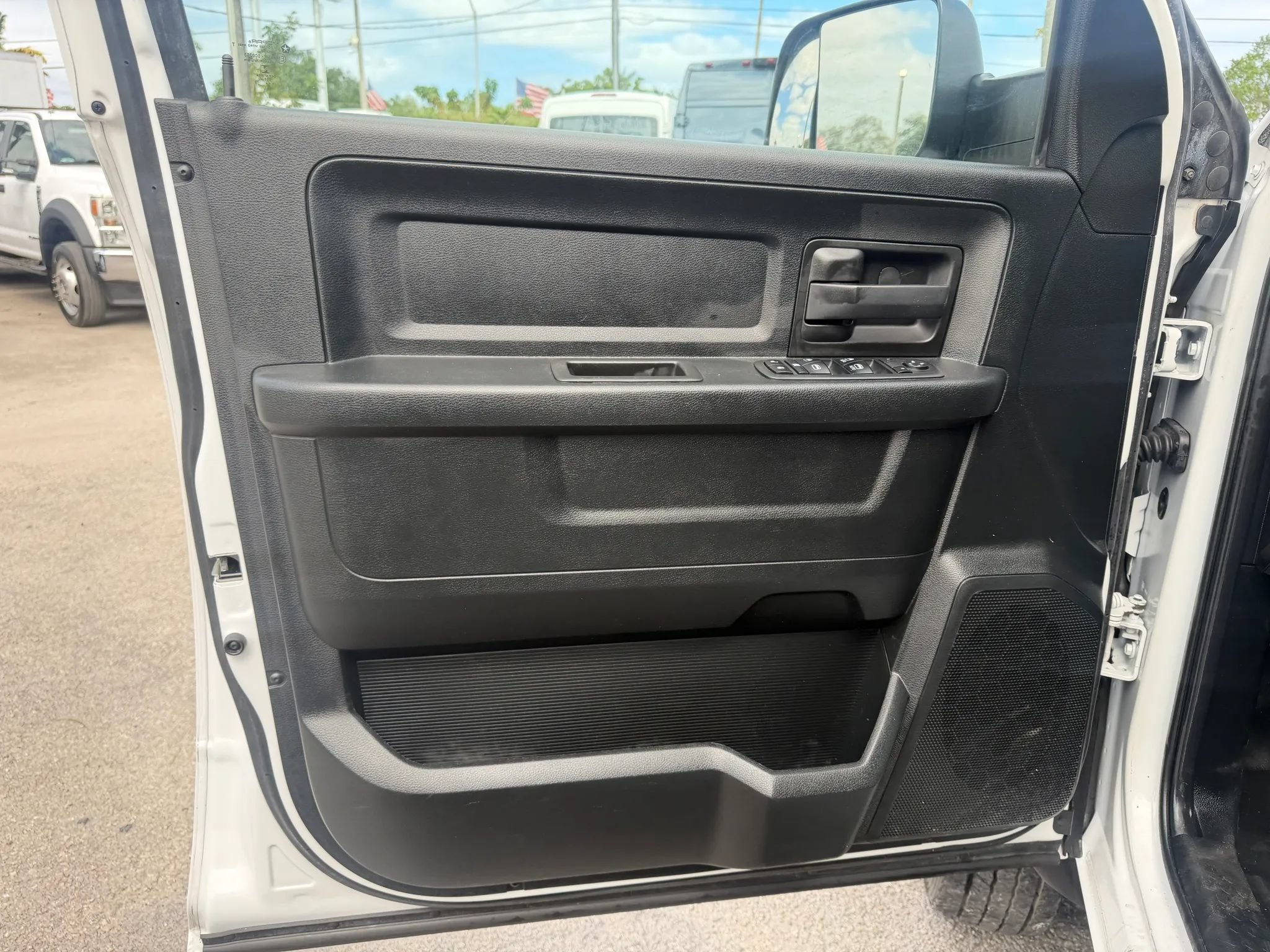 Used 2021 RAM 5500 Tradesman w/ Chrome Appearance Group AWD/4WD image 9
