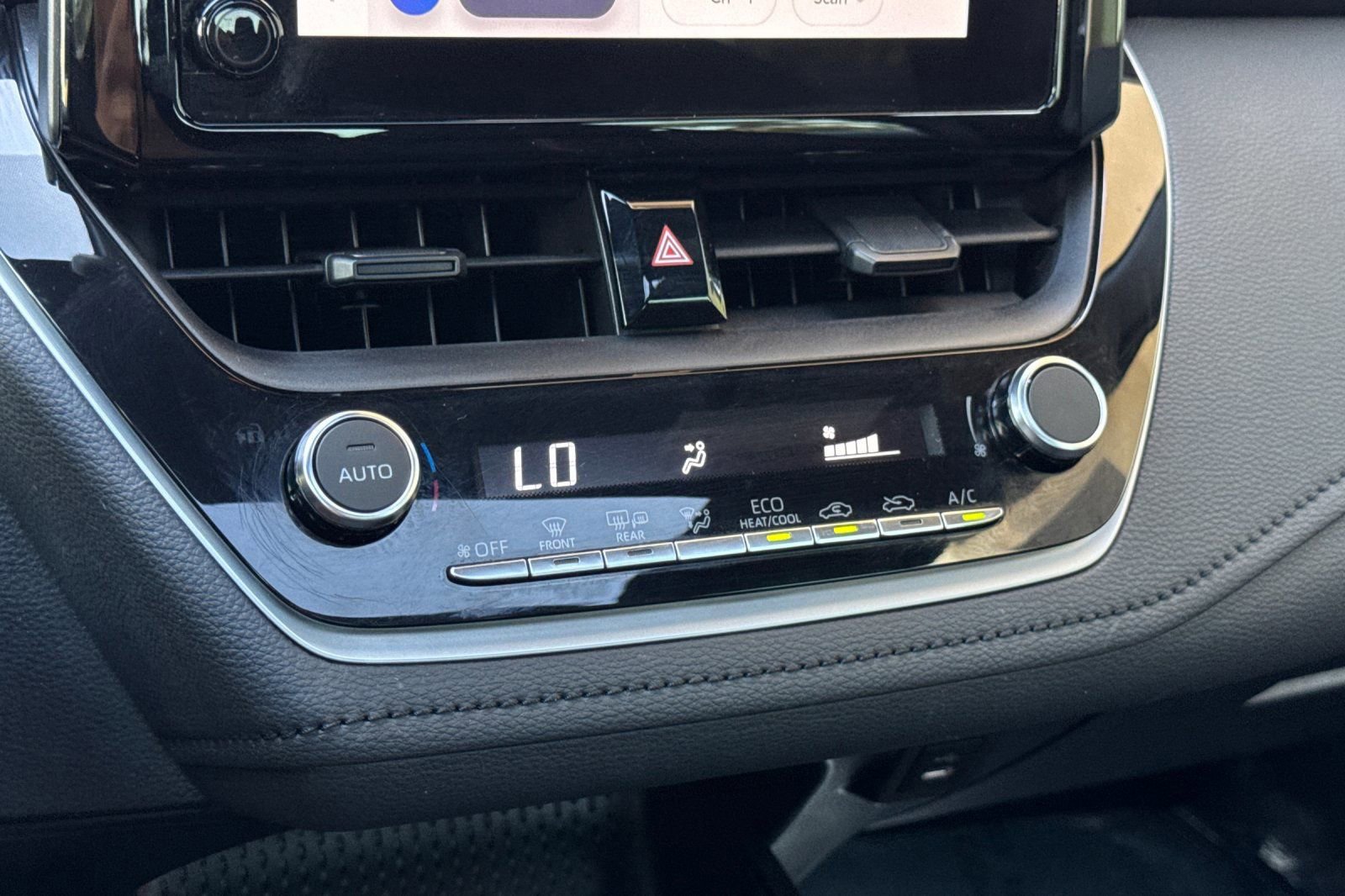 Used 2023 Toyota Corolla SE w/ SE Premium Package FWD image 23