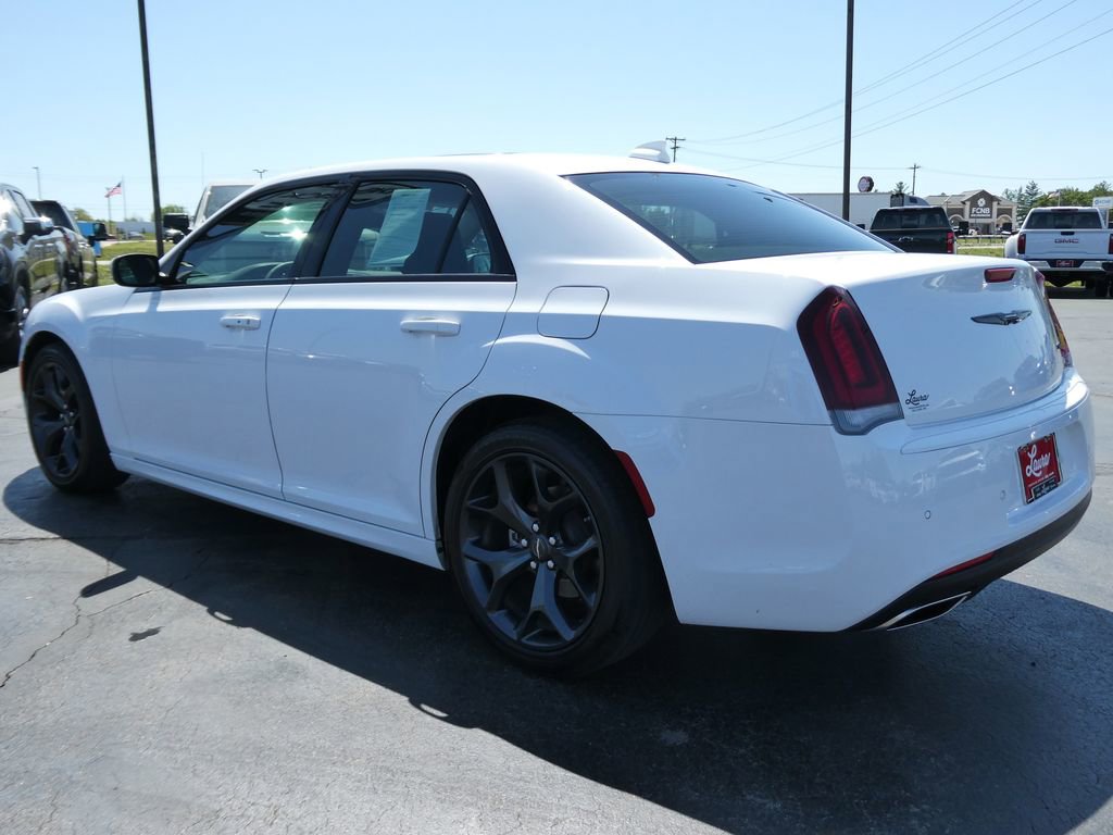 Used 2023 Chrysler 300 Touring L w/ Popular Equipment Group RWD image 7