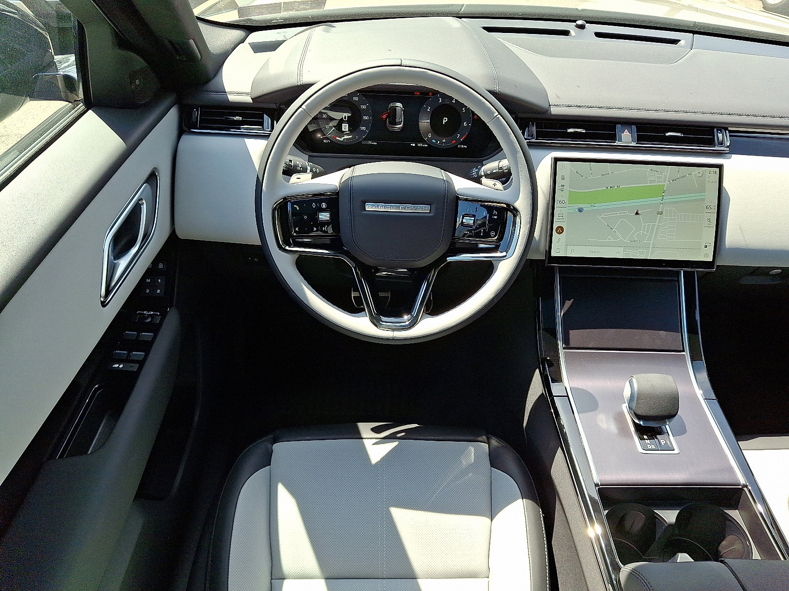 New 2026 Land Rover Range Rover Velar Dynamic SE image 4