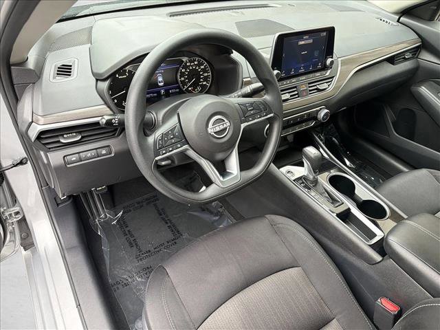 Used 2024 Nissan Altima 2.5 SV image 13
