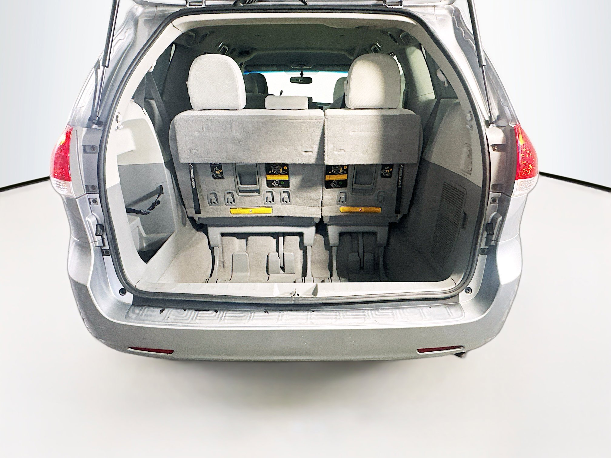 Used 2011 Toyota Sienna LE FWD image 28