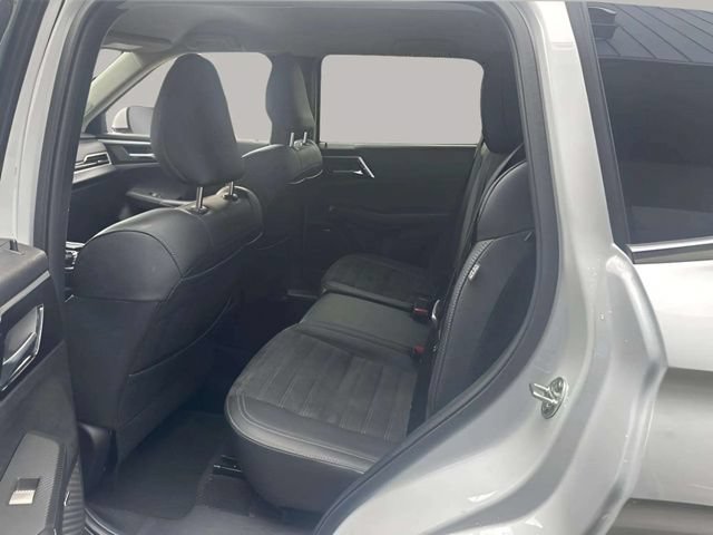 Used 2025 Mitsubishi Outlander SE FWD image 12