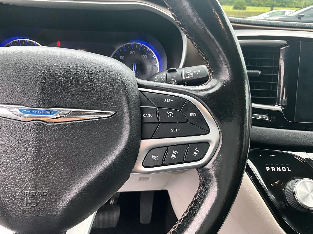 Used 2019 Chrysler Pacifica Touring-L w/ Advanced Safetytec Group FWD image 18