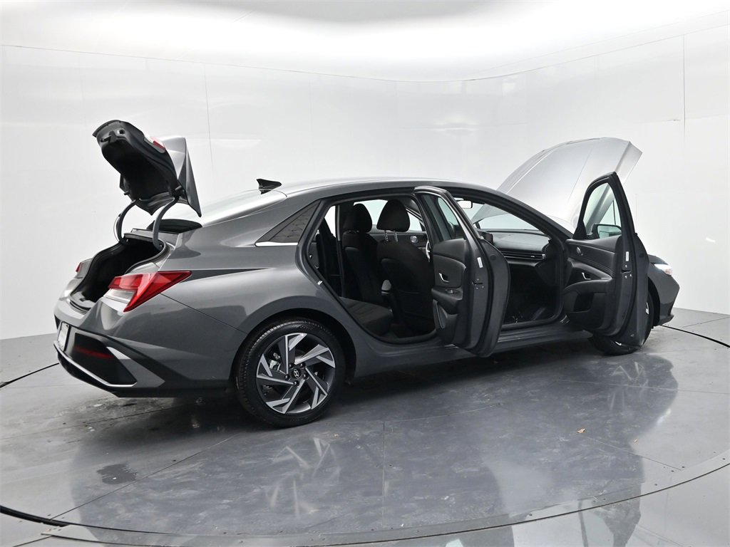 Used 2025 Hyundai Elantra SEL image 52