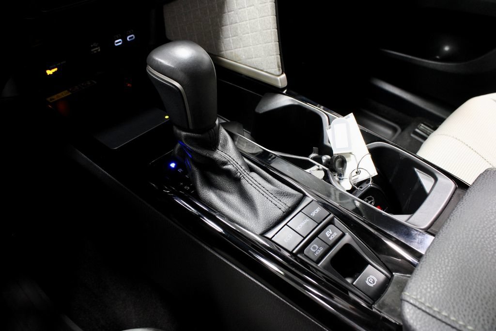 Used 2025 Toyota Camry XLE AWD/4WD image 34