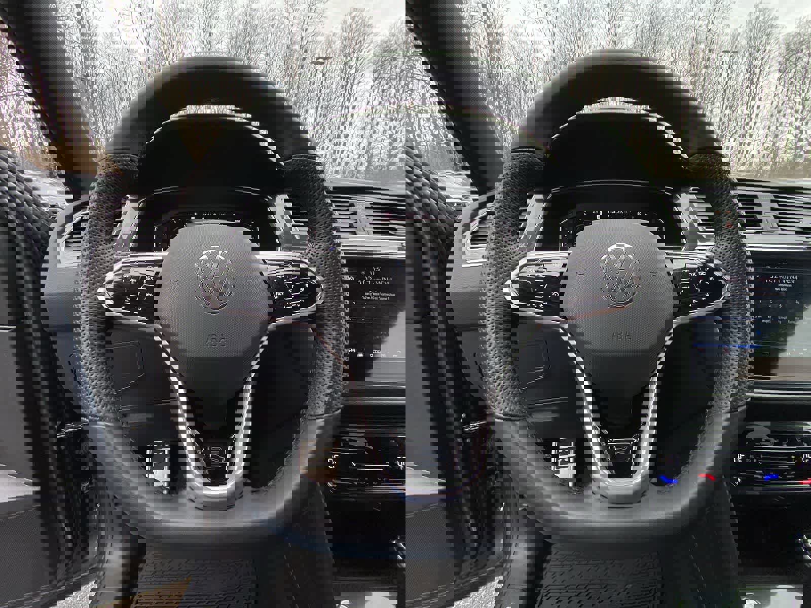 Used 2024 Volkswagen Tiguan SEL R-Line image 27