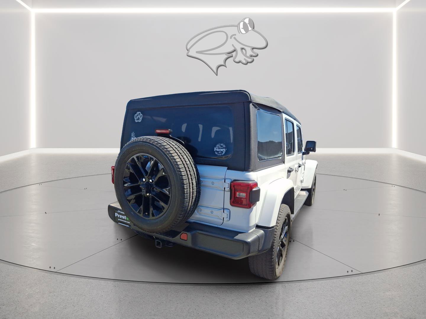 Used 2023 Jeep Wrangler Unlimited Sahara w/ Cold Weather Group AWD/4WD image 7