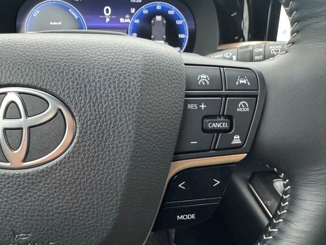 Used 2025 Toyota Crown Signia w/ Advanced Technology Package image 27
