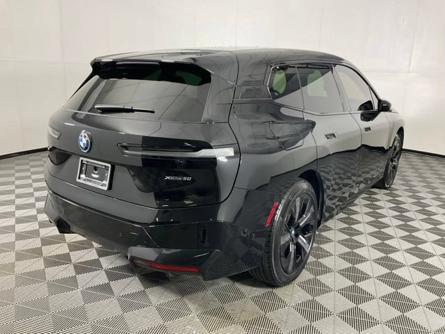 Used 2023 BMW iX xDrive50 w/ Sport Package AWD/4WD image 6