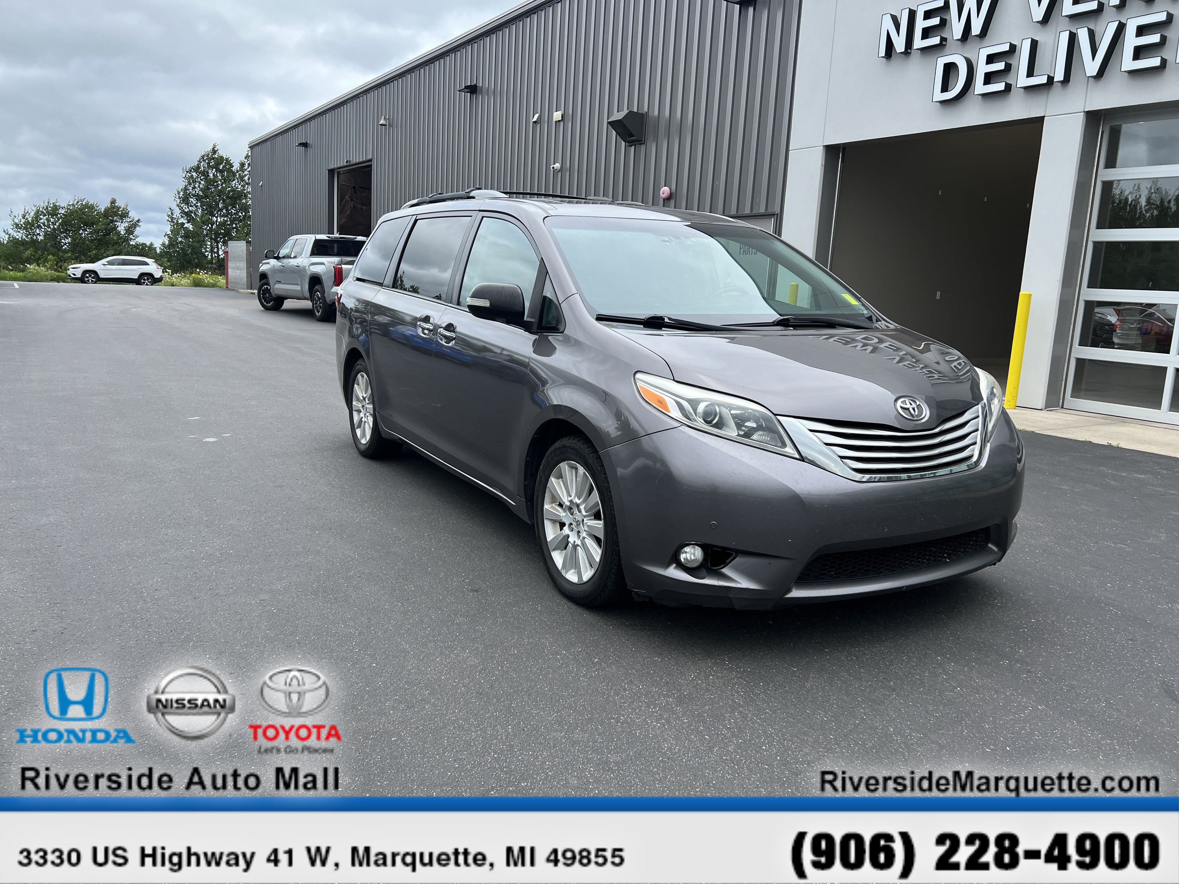 Used 2015 Toyota Sienna Limited Premium w/ Four Season Floor Mat Package FWD video 1