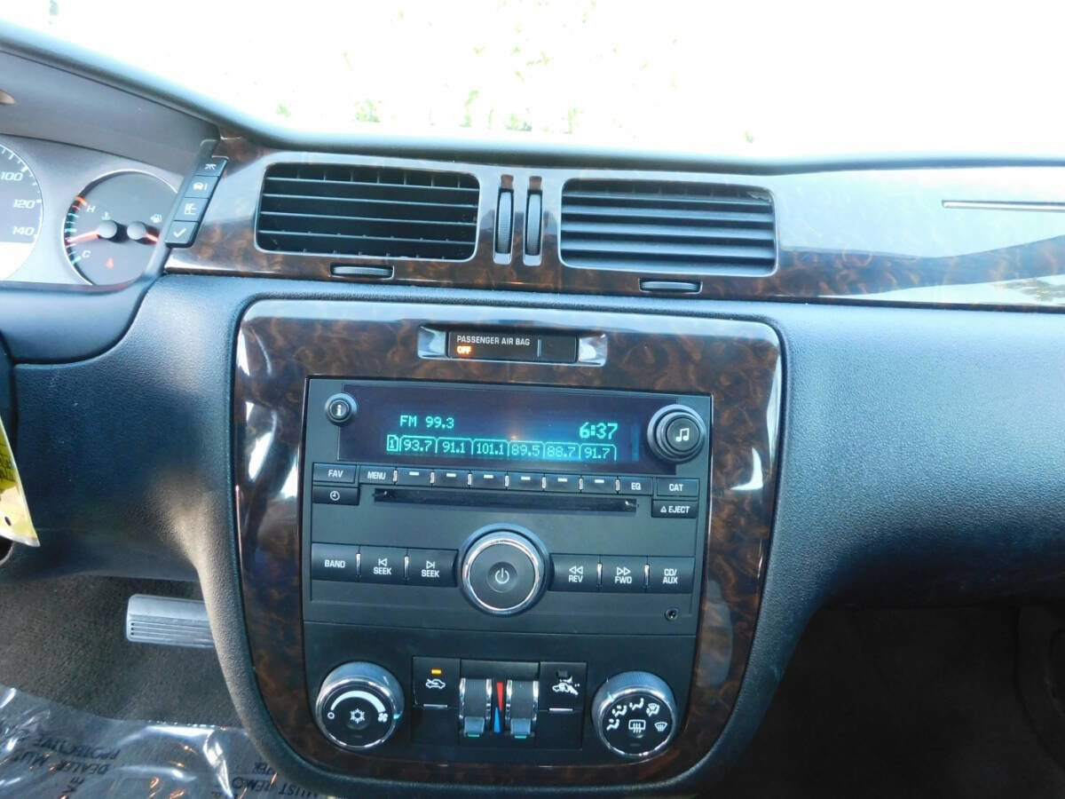 Used 2014 Chevrolet Impala LT w/ LT Sunroof Package image 10