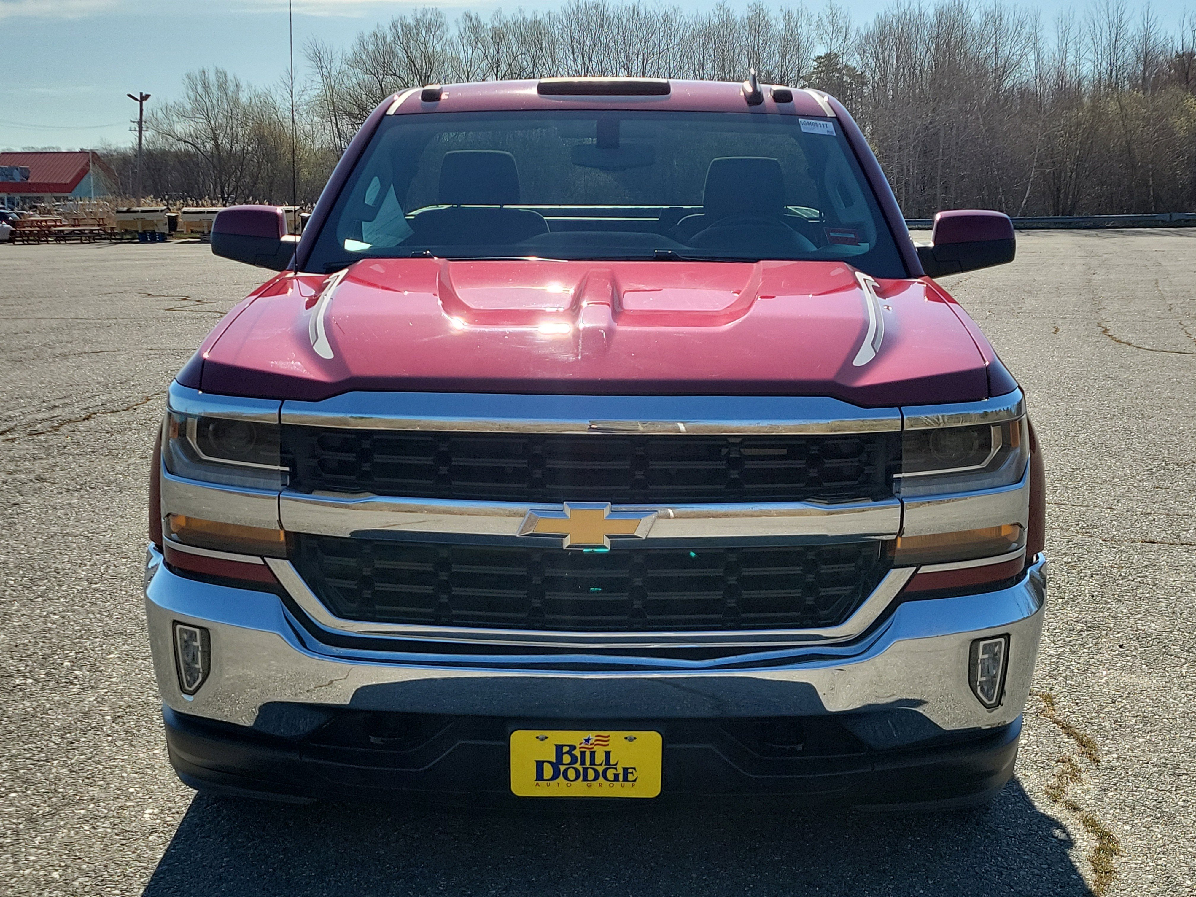 Used 2018 Chevrolet Silverado 1500 LT w/ LT Convenience Package AWD/4WD image 2