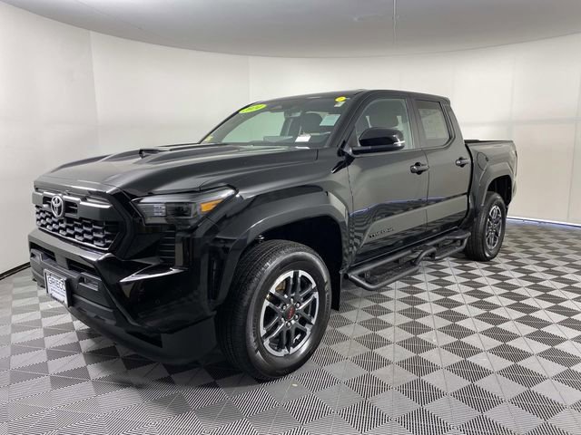 Used 2024 Toyota Tacoma TRD Sport w/ TRD Sport Upgrade Package AWD/4WD image 4