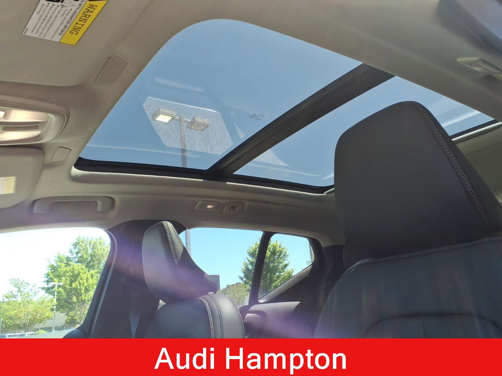 Used 2024 Volvo XC40 B5 Ultimate w/ Climate Package AWD/4WD image 18