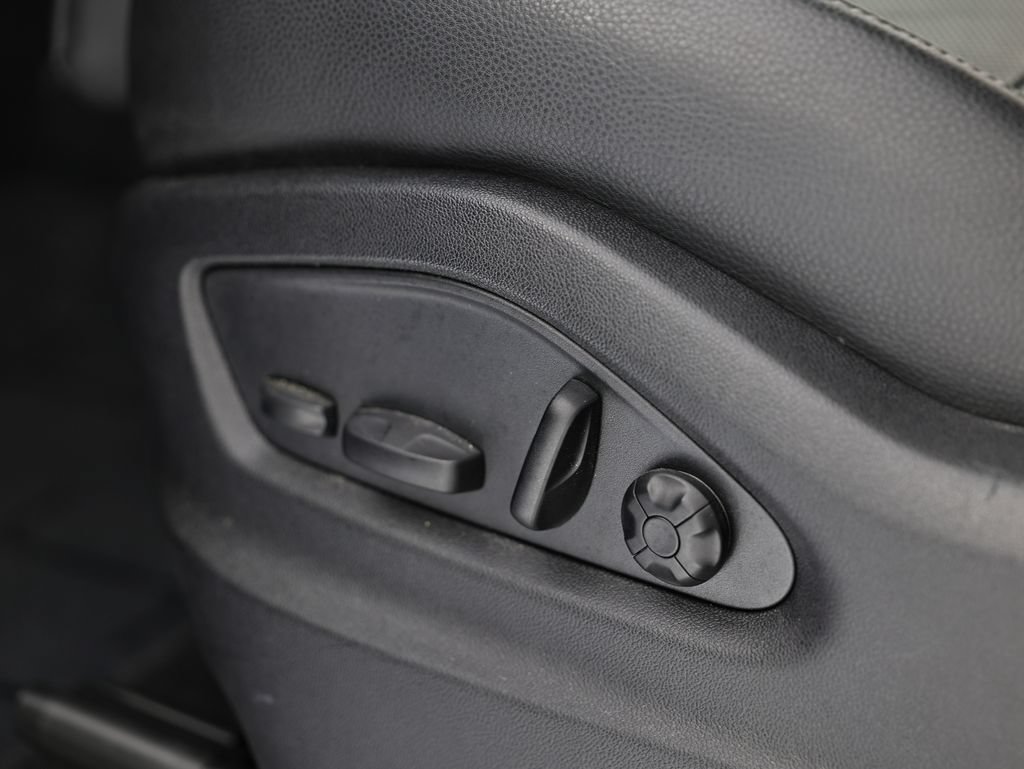 Used 2024 Porsche Cayenne AWD/4WD image 24
