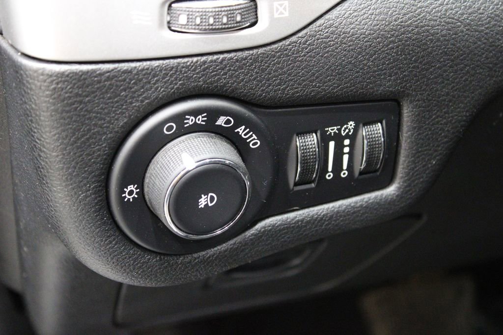 Used 2016 Jeep Cherokee Trailhawk image 17