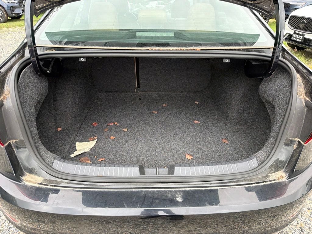 Used 2019 Volkswagen Jetta SEL w/ Cold Weather Package FWD image 5