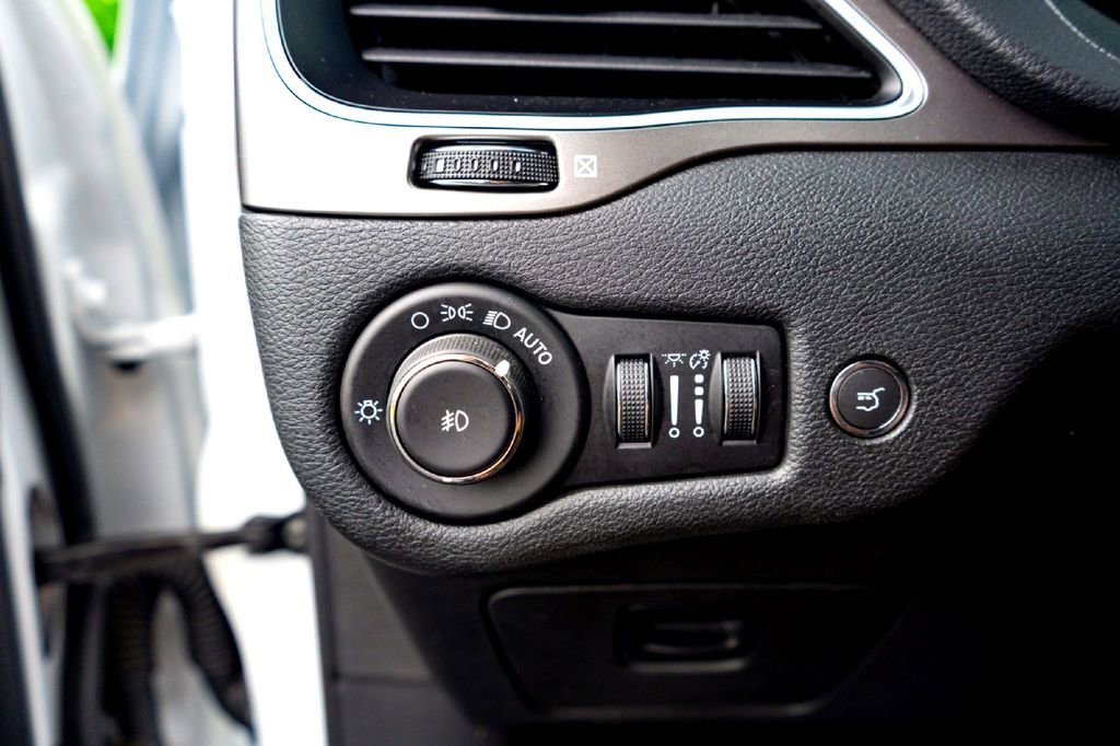Used 2022 Jeep Cherokee Latitude Lux FWD image 21