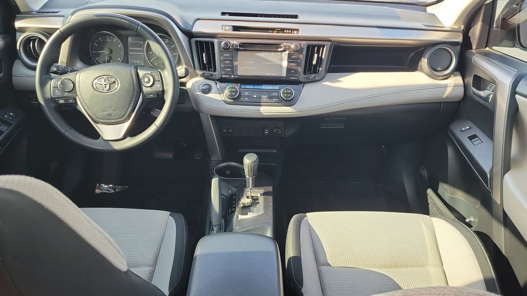 Used 2018 Toyota RAV4 XLE AWD/4WD image 11