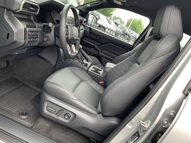 Used 2025 Toyota 4Runner TRD Off-Road Premium AWD/4WD image 18