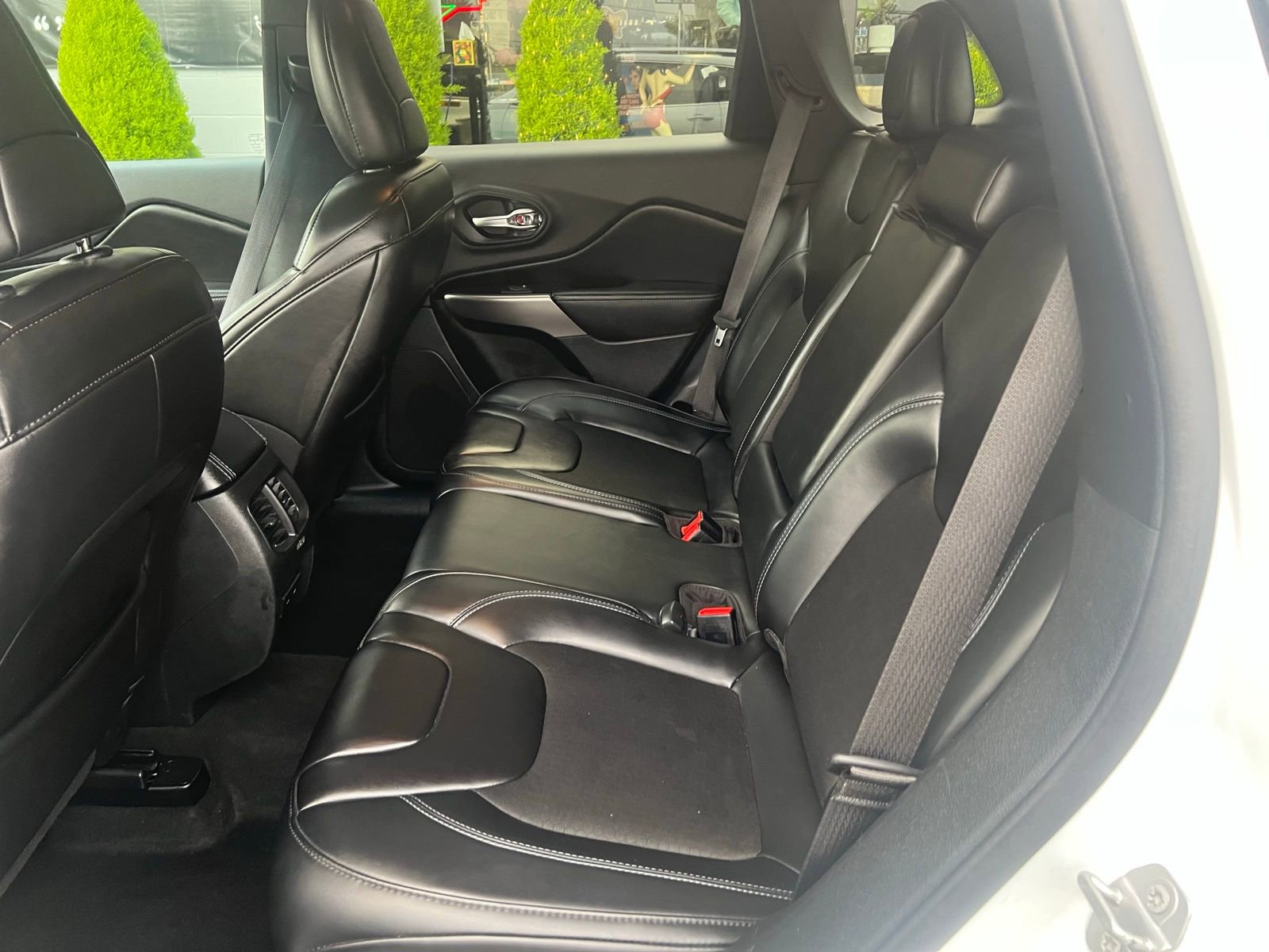 Used 2019 Jeep Cherokee Latitude Plus image 22