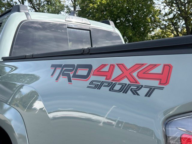 Used 2022 Toyota Tacoma TRD Sport w/ TRD Premium Sport Package AWD/4WD image 13