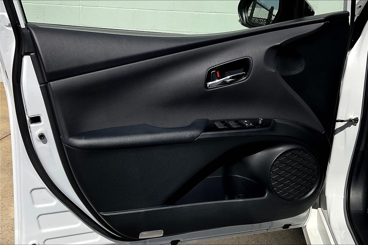 Used 2022 Toyota Prius AWD image 27