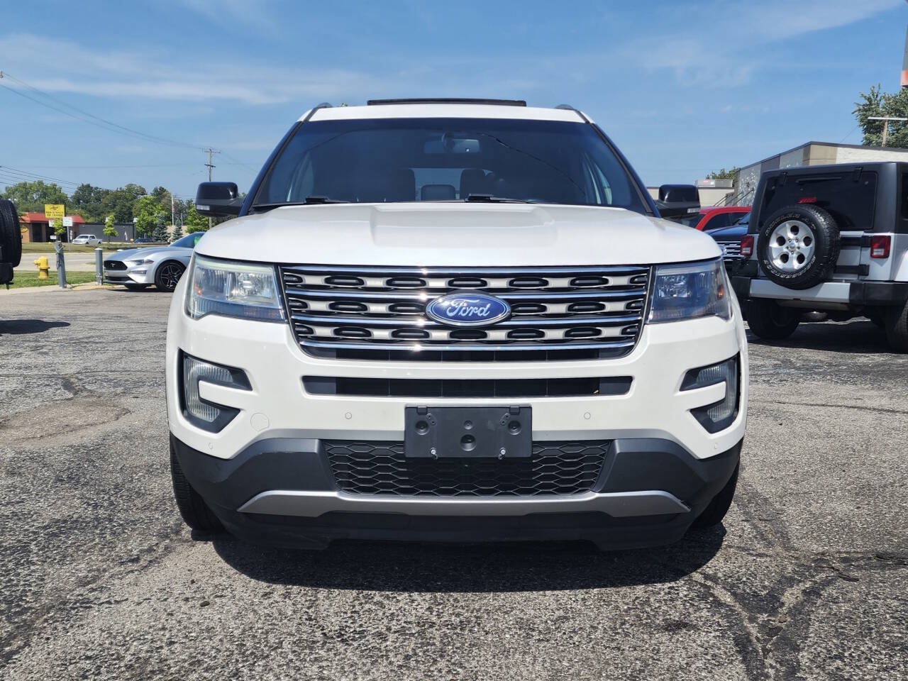 Used 2017 Ford Explorer XLT w/ Equipment Group 202A AWD/4WD image 6