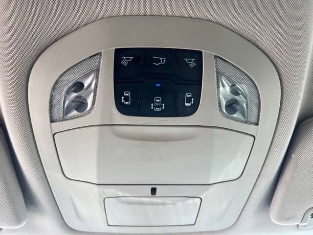 Used 2018 Chrysler Pacifica Touring-L FWD image 23
