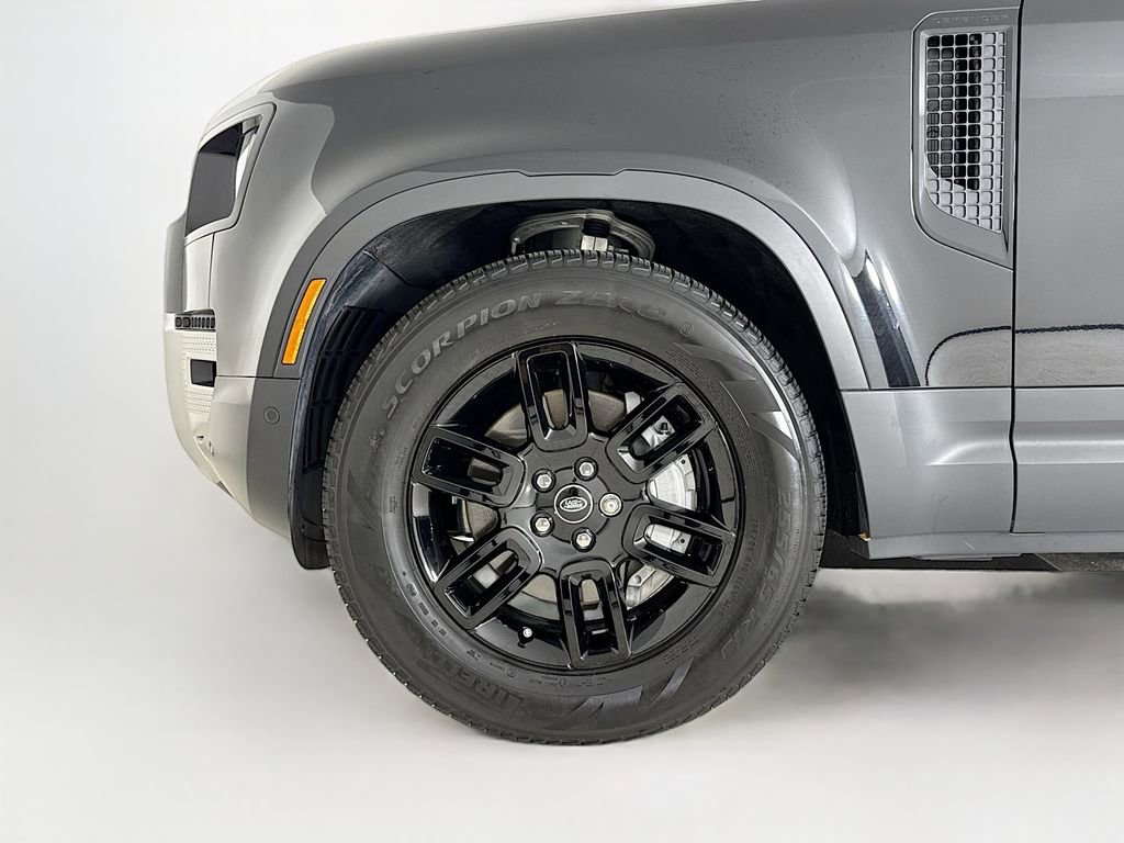 Used 2025 Land Rover Defender 130 S image 27