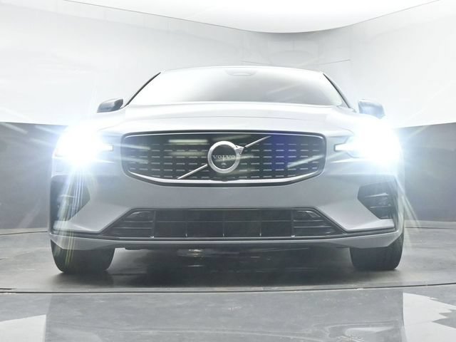 Used 2025 Volvo S60 B5 Plus FWD image 37