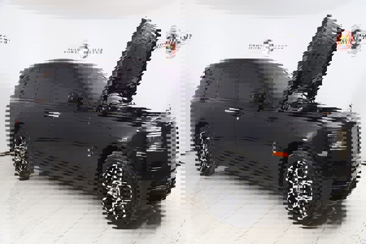 Used 2024 Rolls-Royce Cullinan Black Badge image 35