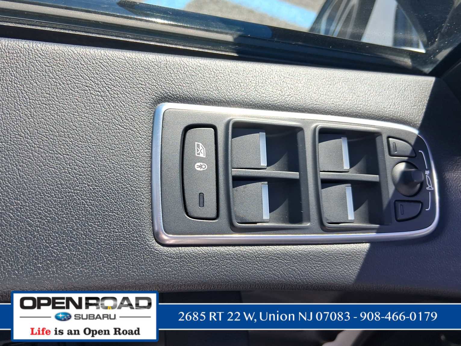 Used 2020 Jaguar F-PACE Premium image 16