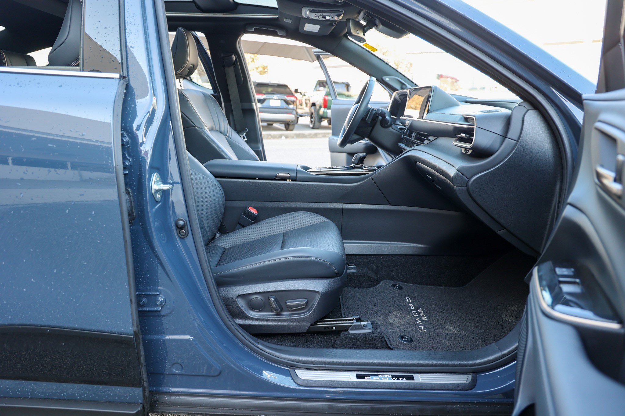 Used 2025 Toyota Crown Platinum image 44