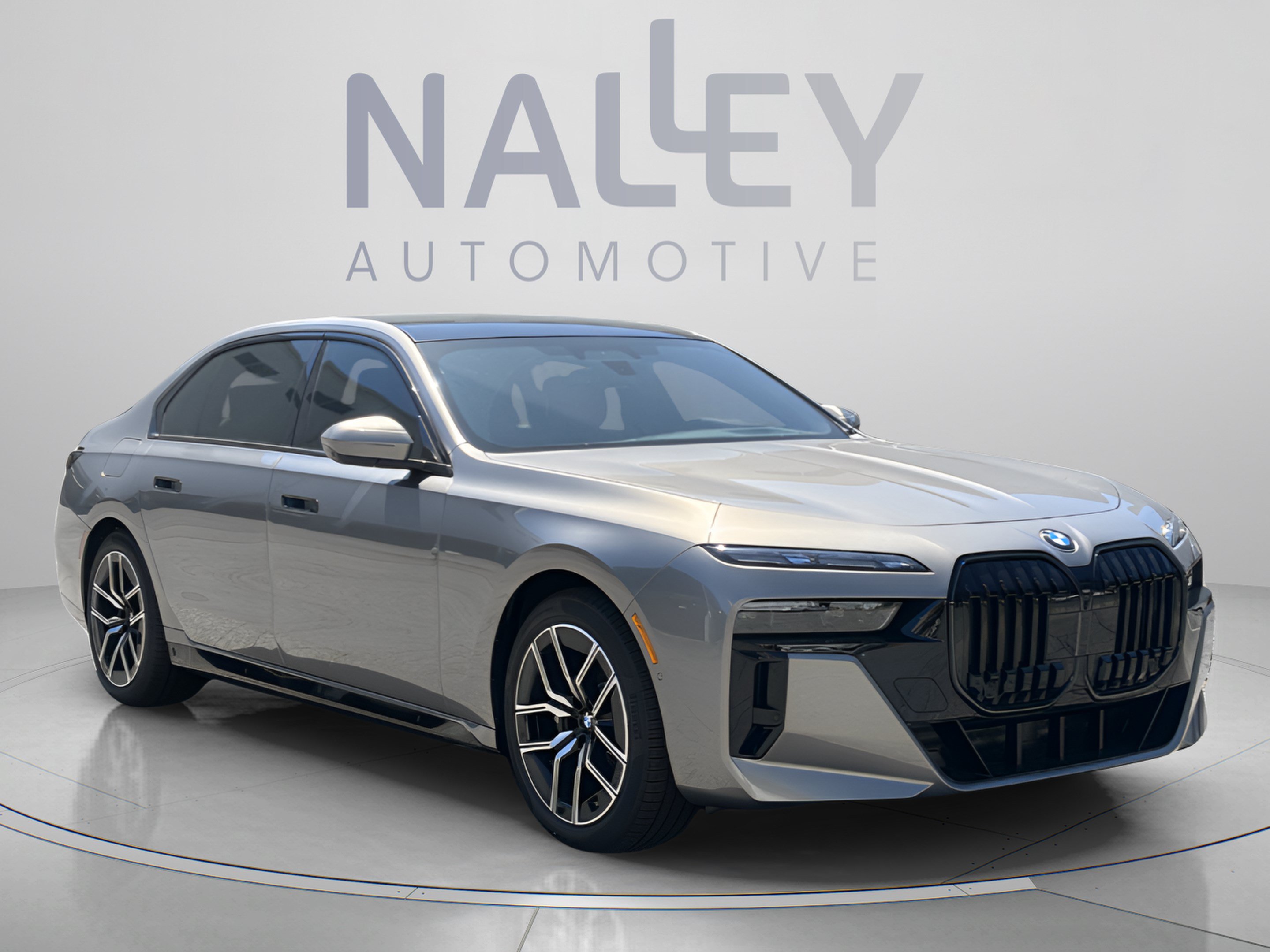 Used 2026 BMW 760i xDrive w/ Executive Package AWD/4WD image 5