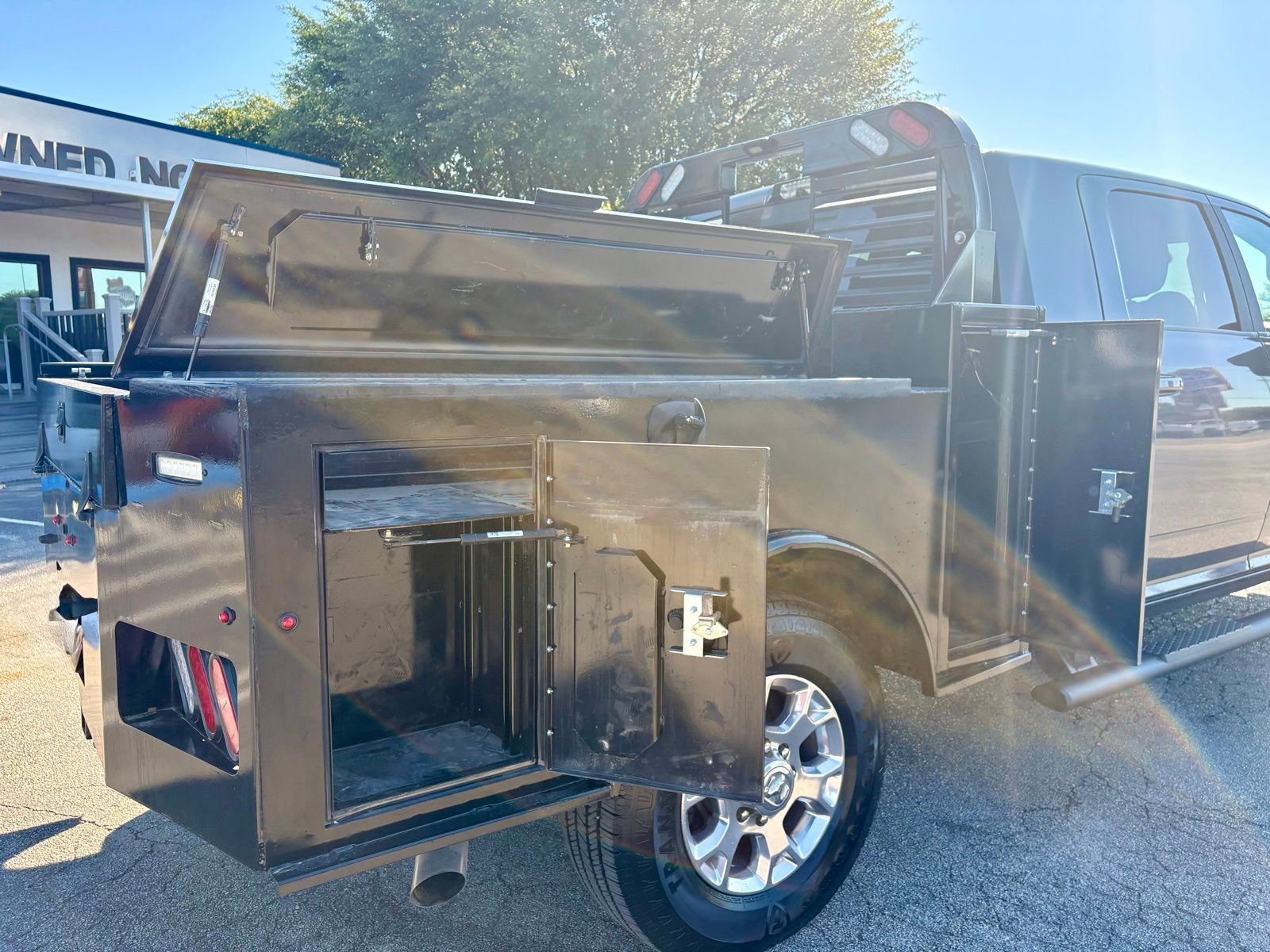 Used 2023 RAM 3500 Laramie AWD/4WD image 12