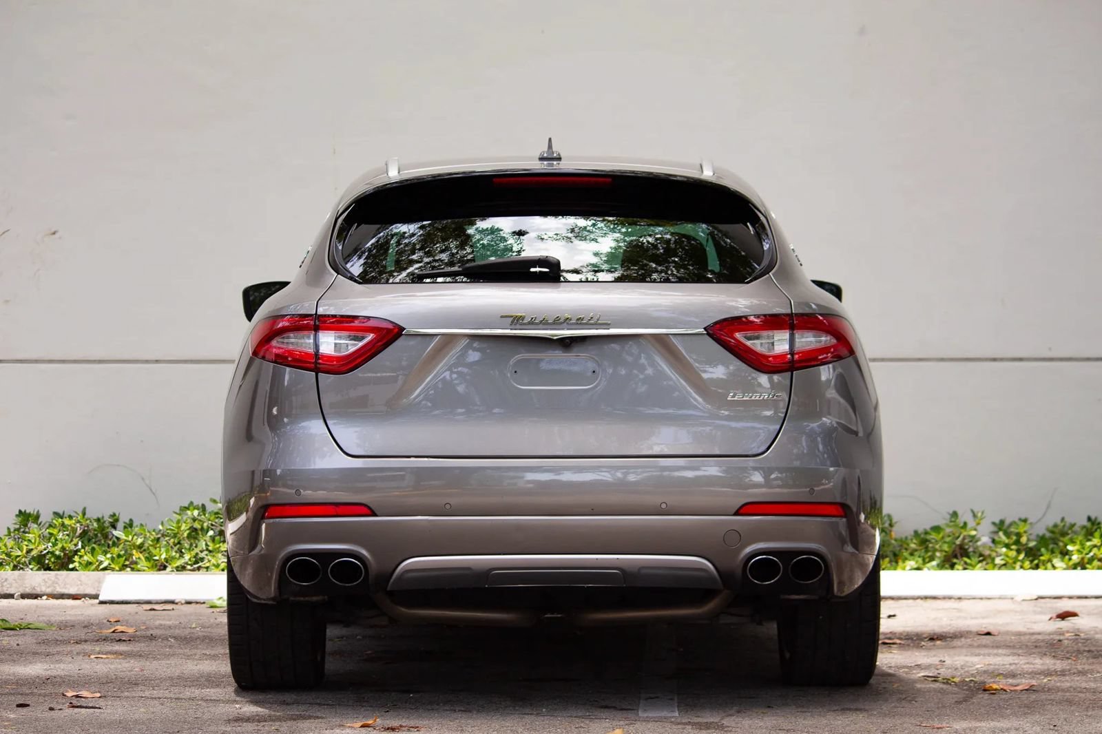 Used 2017 Maserati Levante w/ Luxury Package AWD/4WD image 11