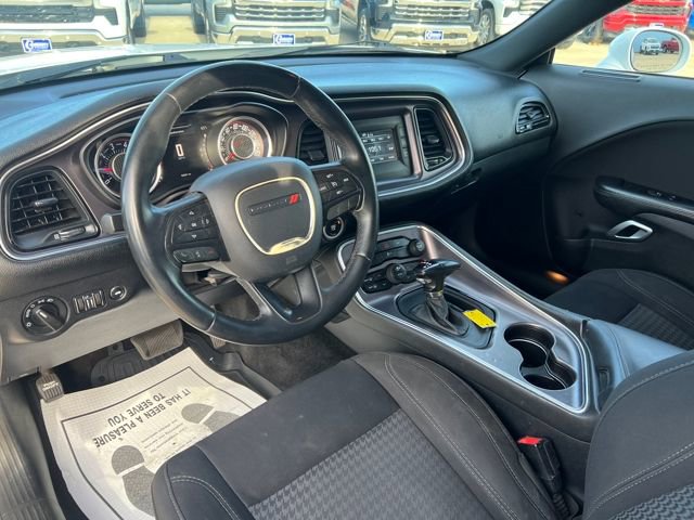 Used 2015 Dodge Challenger SXT image 16