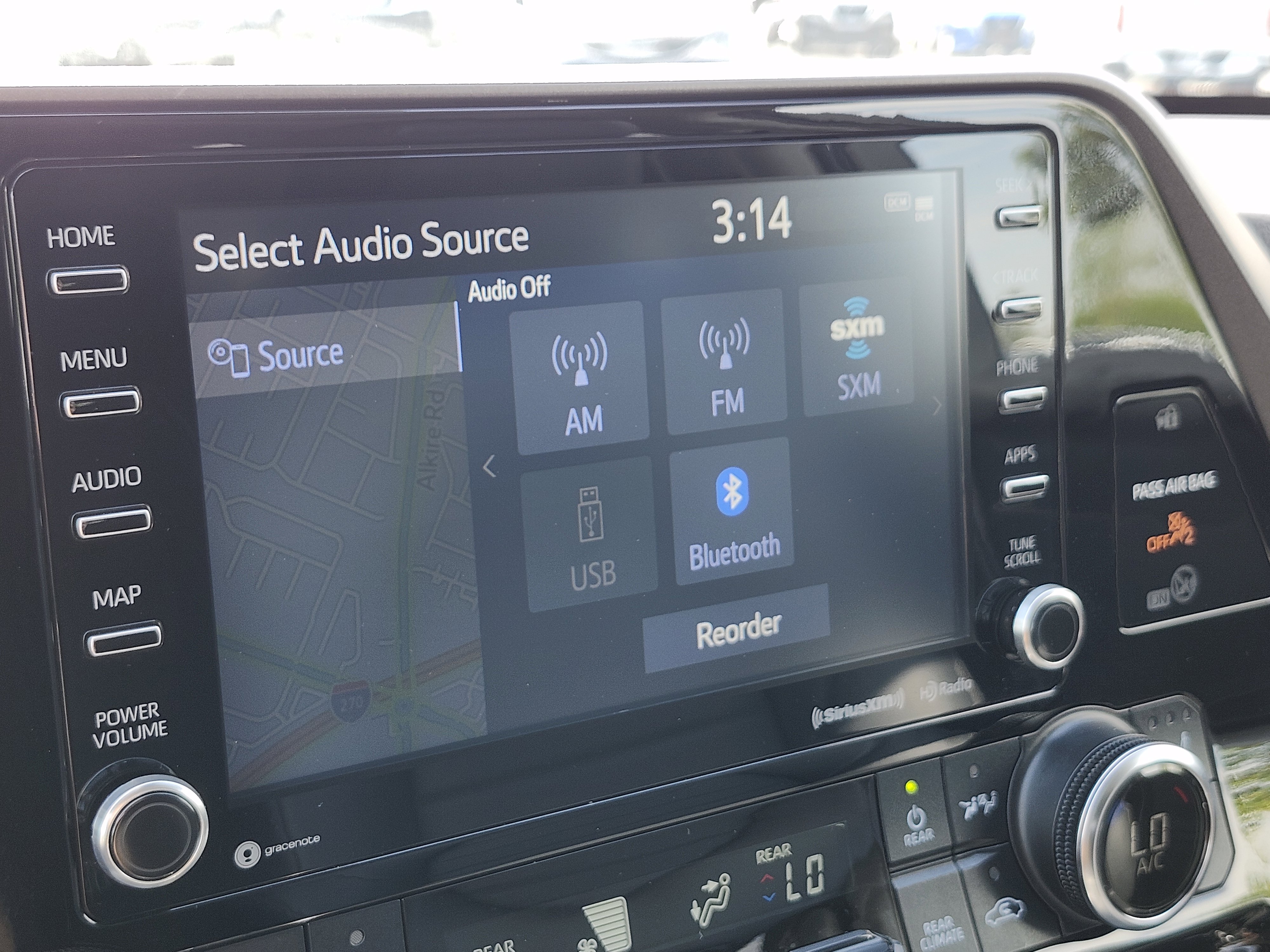 Used 2022 Toyota Highlander XLE AWD/4WD image 8