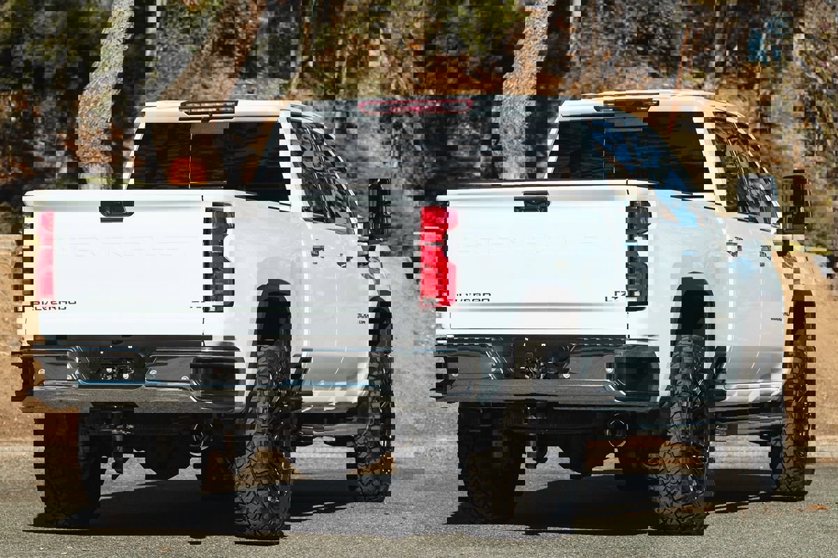 Used 2024 Chevrolet Silverado 2500 LTZ w/ LTZ Convenience Package image 10