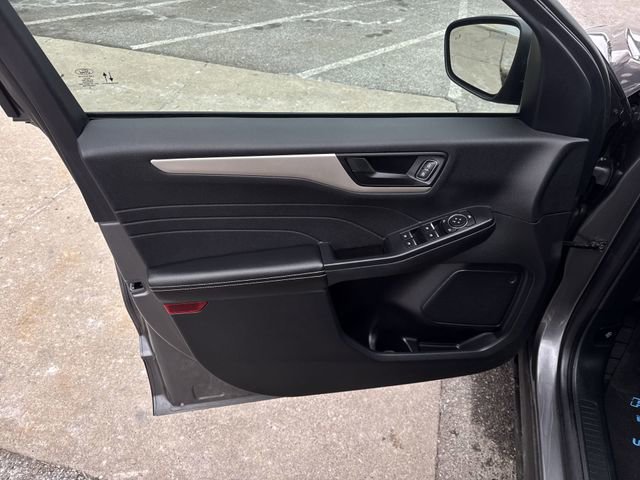 Used 2022 Ford Escape SE w/ Cold Weather Package image 22