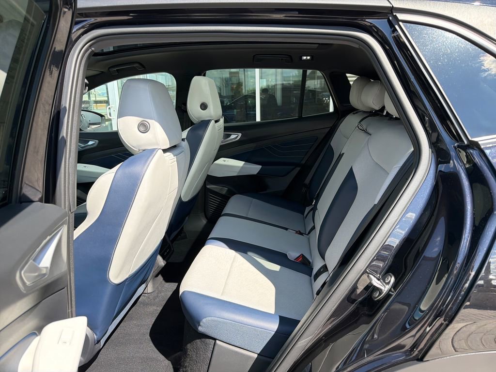 Used 2023 Volkswagen ID.4 Pro S AWD/4WD image 14