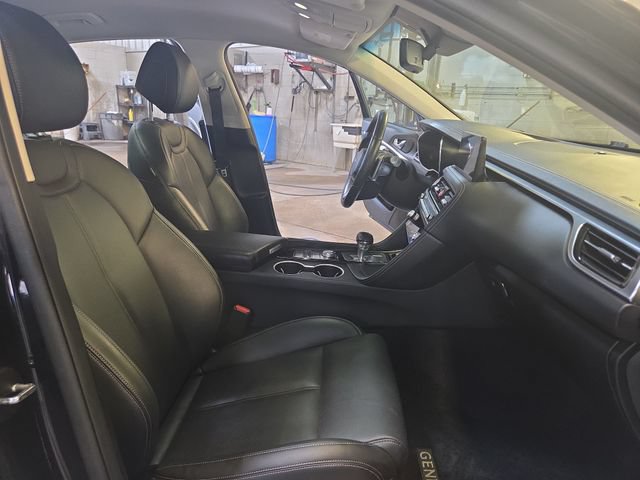 Used 2025 Genesis G70 2.5T RWD image 35